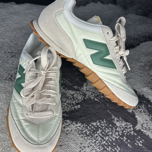 New Balance RC30 Mesh Trainer UK Size 8 US 10 - Picture 3 of 6